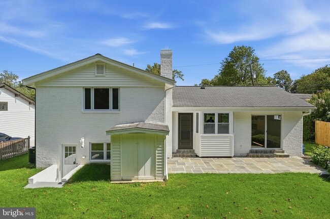 Building Photo - 9831 Singleton Dr