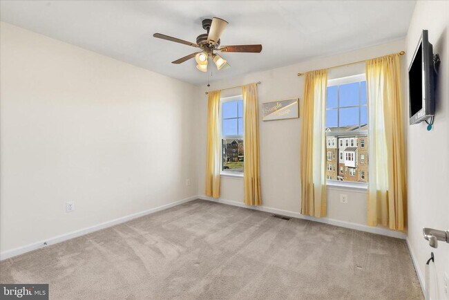 Building Photo - 9717 Tealbriar Dr