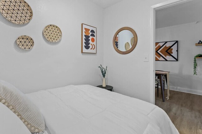 Building Photo - 2401 Gordon St