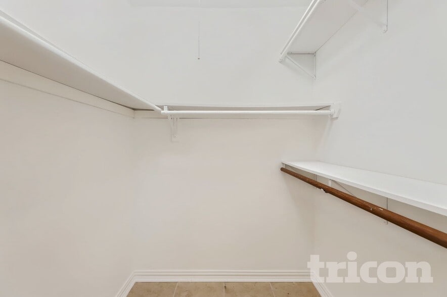 Building Photo - 2113 Tampico Dr