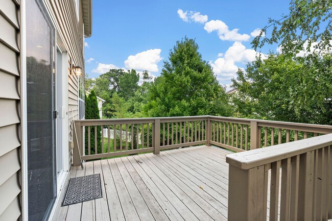 Building Photo - Stunning Former Display Home on a Quiet Cu...