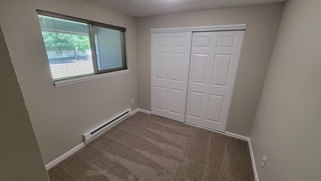 Building Photo - Duplex 12006