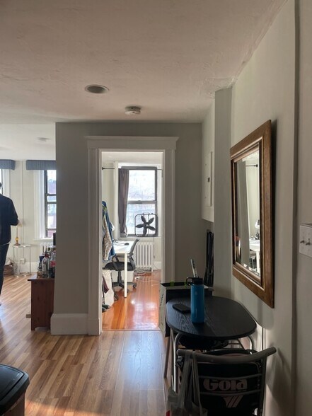 Building Photo - 224 Hanover St