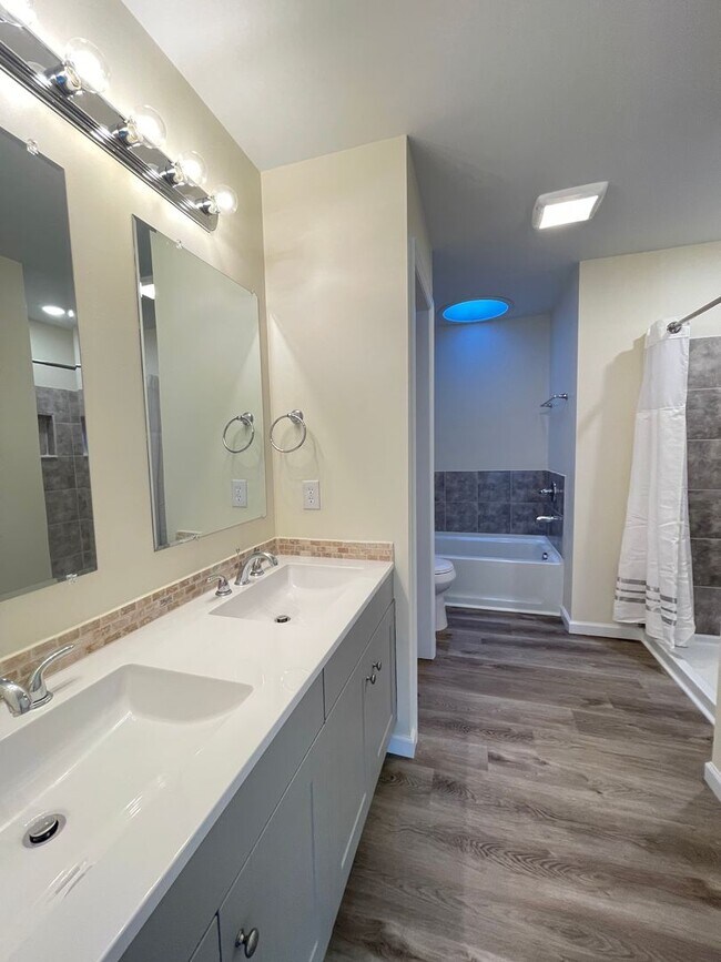 Building Photo - 102-106 N. Maple St.