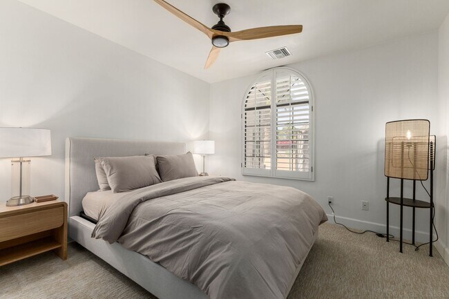 Building Photo - STUNNING. MODERN LUXURY OASIS In Scottsdale- 4 Bed/3 Bath plus Casita