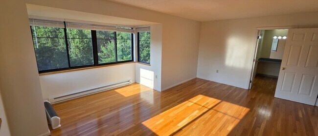 Building Photo - 200 Ledgewood Dr