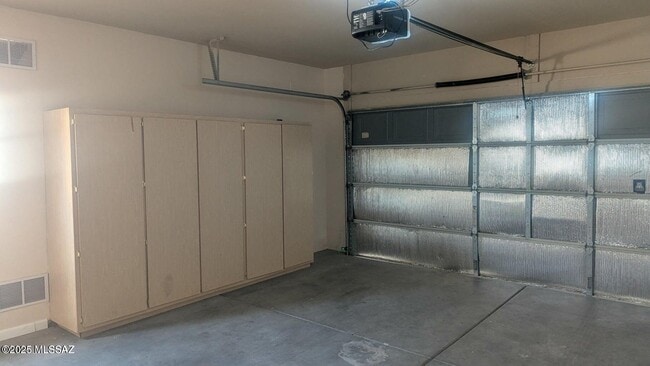 Building Photo - 5554 W Carriage Dr