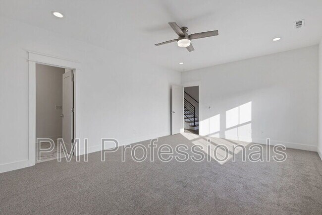 Building Photo - 219 S Bilbro Ave