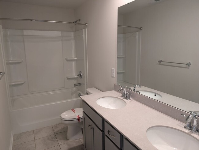 Building Photo - Move-in ready Ranch Style Home Located in ...