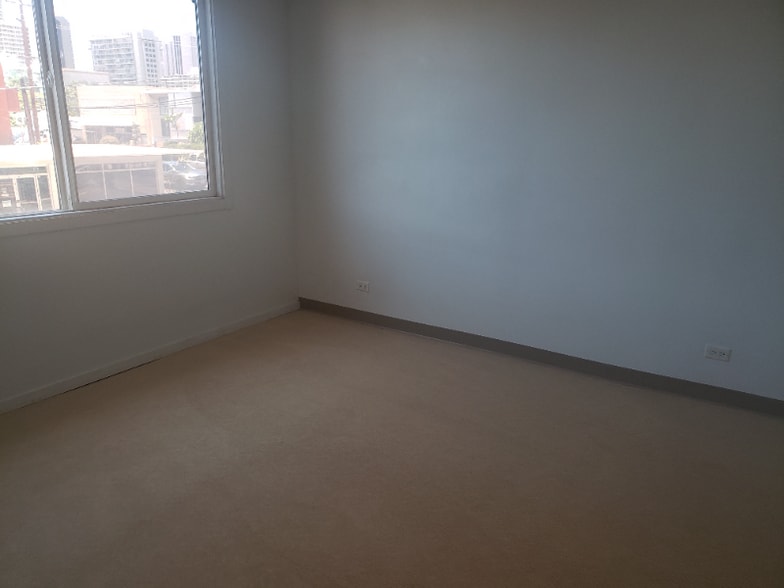 Building Photo - 1670 Kalakaua Ave