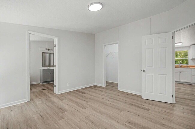 Building Photo - Updated 3-Bedroom Home on 10 acres in Chapel Hill