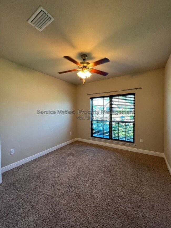 Building Photo - 4233 S Cambridge Way