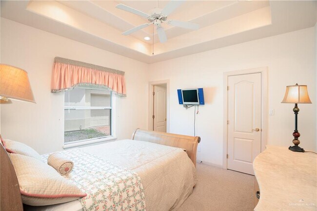 Building Photo - 23 Red River Dr