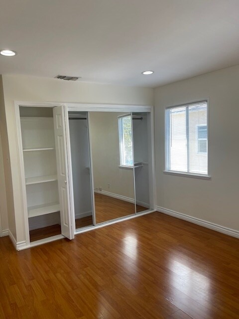 Building Photo - 530 N Van Ness Ave