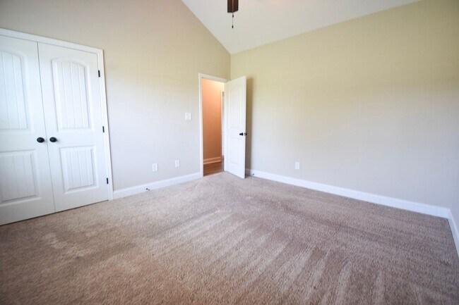 Building Photo - 4 Bedroom 2 Bathroom- Small Pets Considered