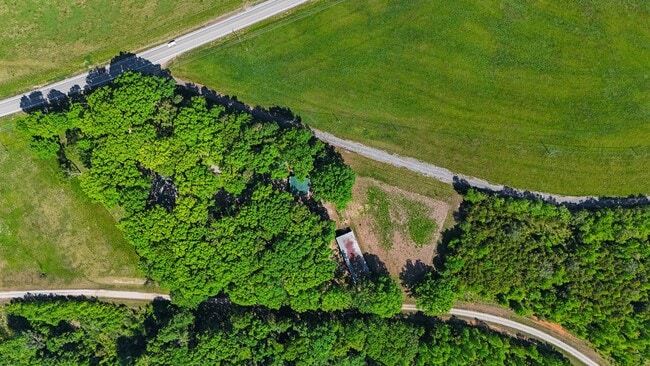 Building Photo - Brick 2-Bedroom Home Close to Farmville an...