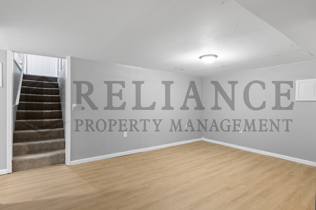 Building Photo - 3627 E 10th St N