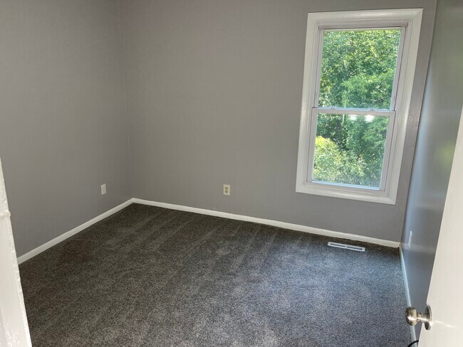 Building Photo - 4465 W Milham Ave