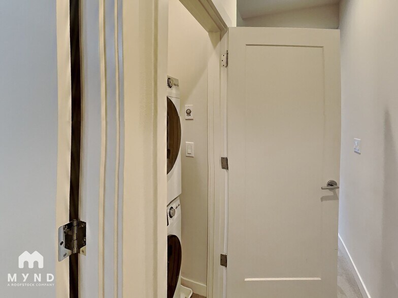 Building Photo - 7023 42nd Ave S