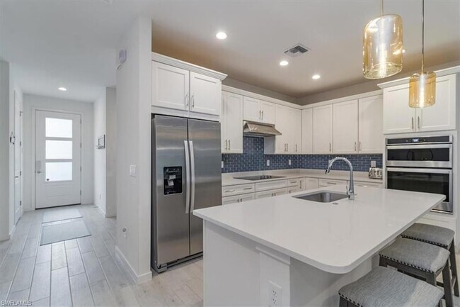 Building Photo - 13021 Pembroke Dr