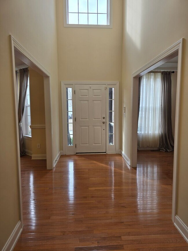 Building Photo - NEW LISTING in Cary NC!!
