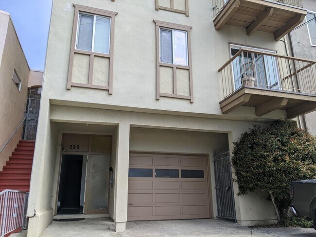 Primary Photo - 220 N Parkview Ave