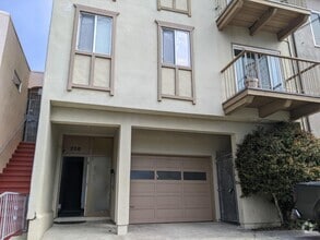 Building Photo - 220 N Parkview Ave