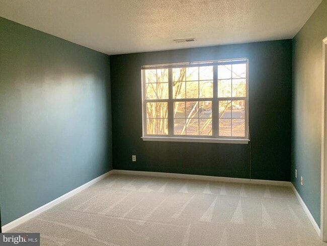 Building Photo - 20301 Beechwood Terrace