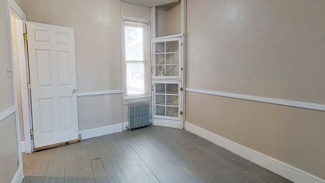 Building Photo - Second-Floor Apartment Accepting Housing Vouchers