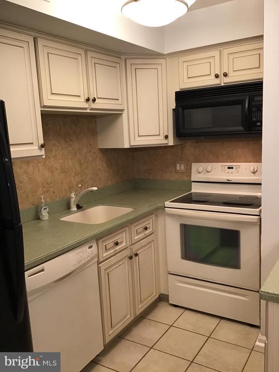 Building Photo - 45011 Bennett Pl