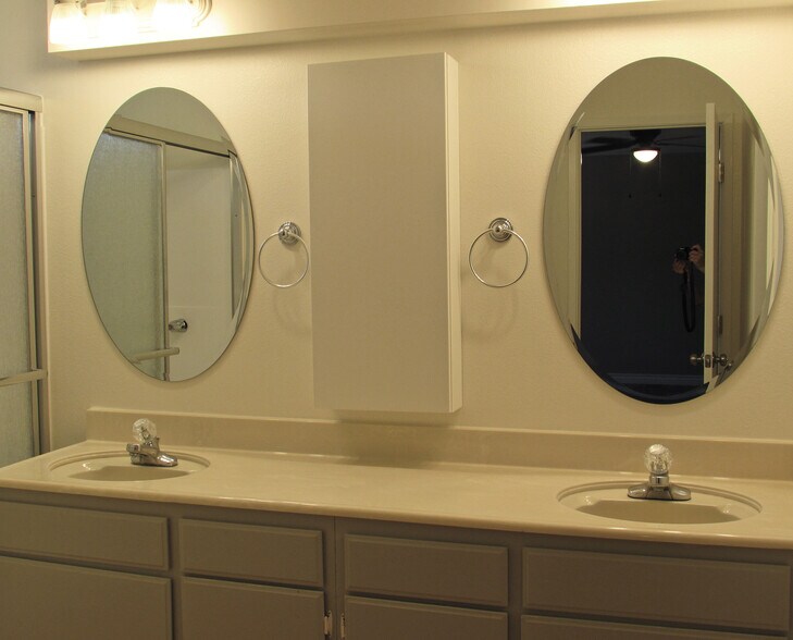 Master Bath - 15847 Cindy Ct
