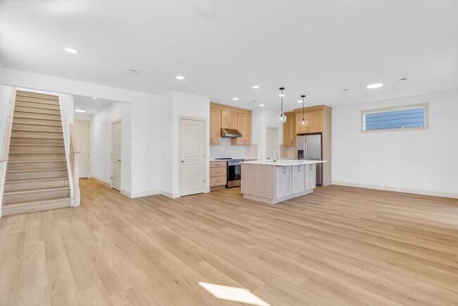 Building Photo - 2115 NW 17th Pl