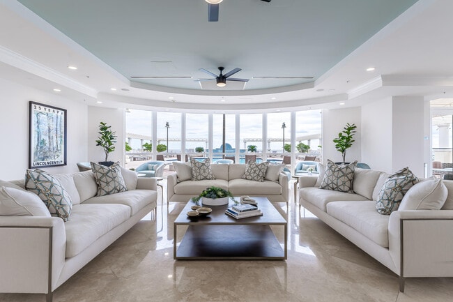 Building Photo - 511 SE 5 Ave