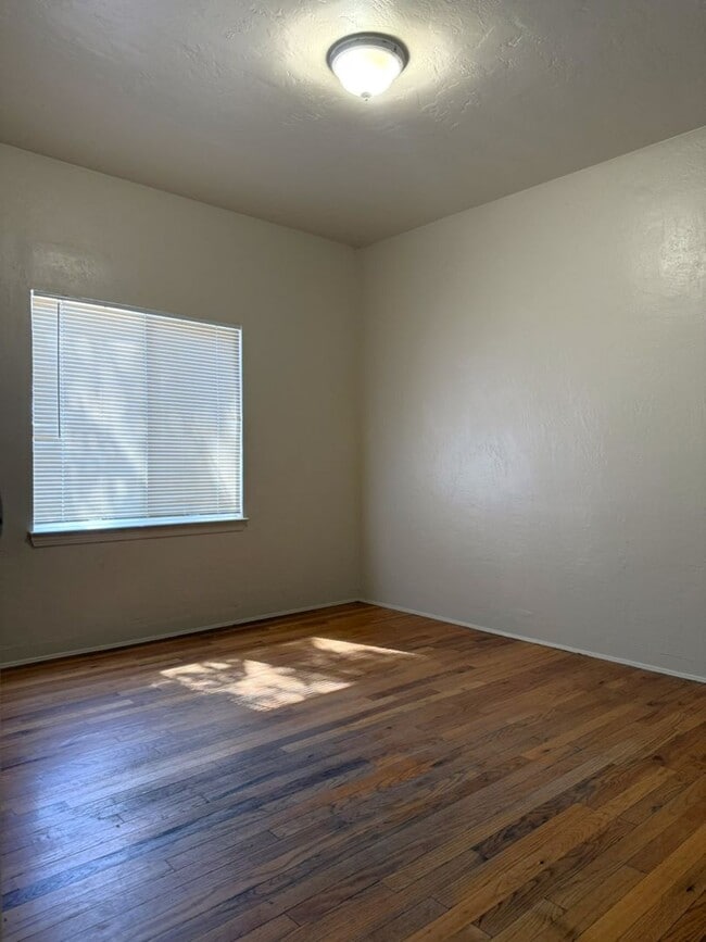 Building Photo - Cozy 3 bedroom/1 bath for rent