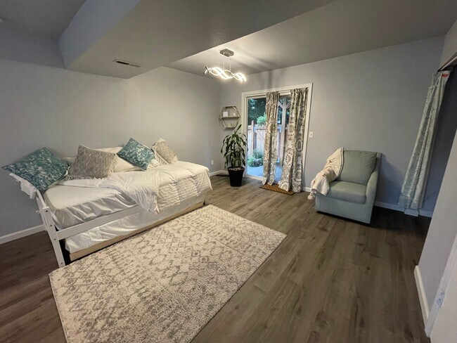 Building Photo - Fully Furnished 1Bedroom in Bothell...