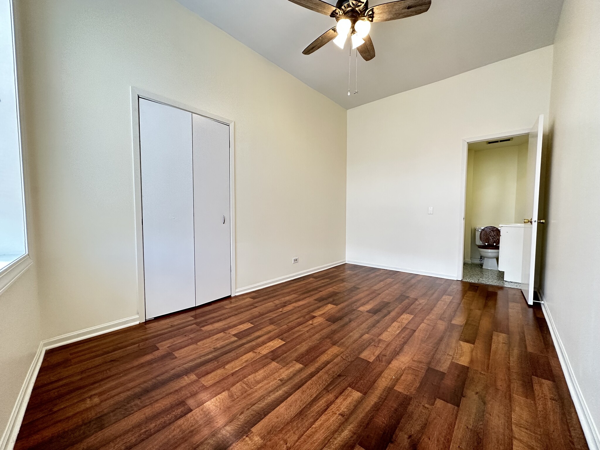 BEDROOM 1 + 1/2 BATH - 1424 W Wilson Ave