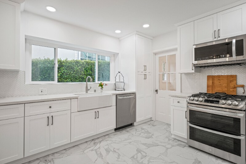 Building Photo - 10527 Le Conte Ave