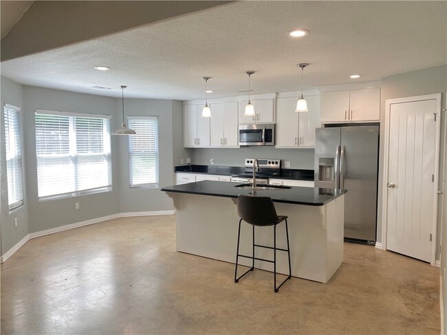 Building Photo - 133 S Pinyon Point