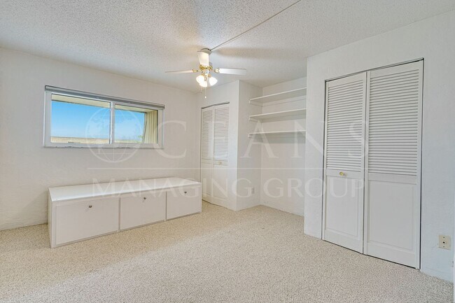 Building Photo - Centrally Located Beachside Condo in Ormond