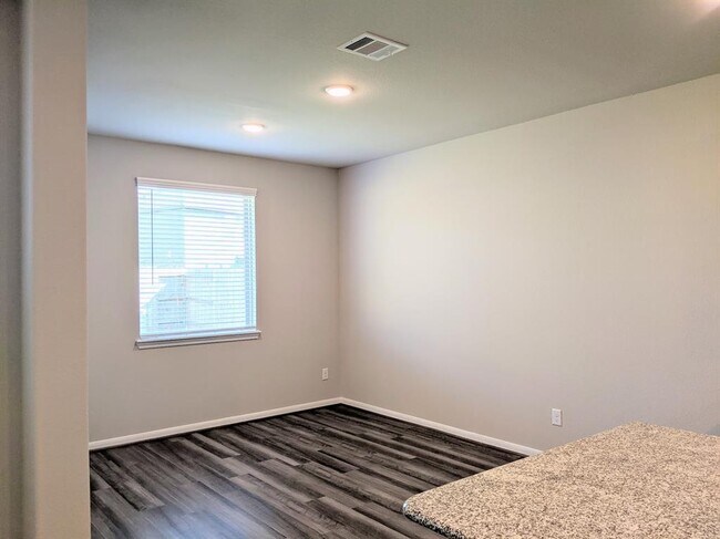 Building Photo - 9510 Summer River Dr