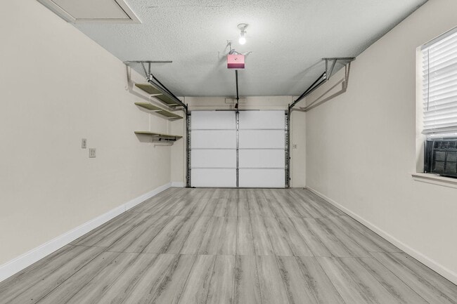 Building Photo - 182 Paddock Way