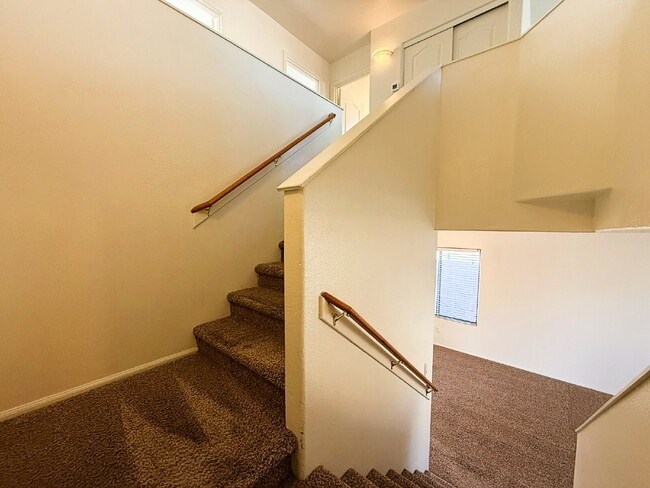 Building Photo - Spacious & Stylish in the Heart of Surprise!