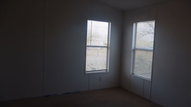 Building Photo - NICE MANUFACTURED HOME!