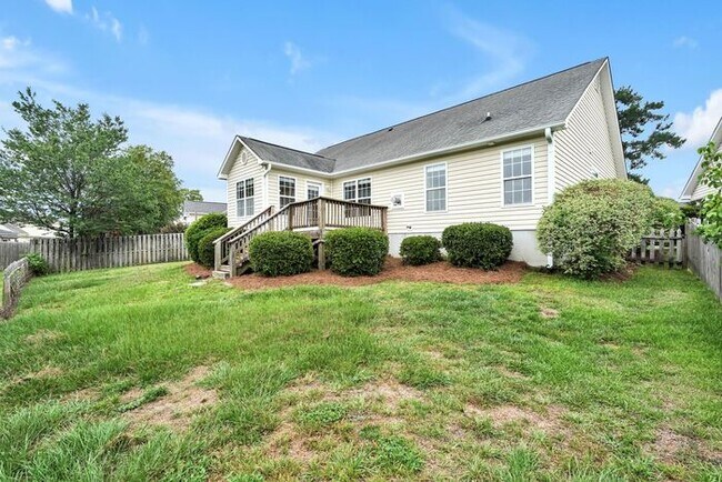 Building Photo - Leland Wedgewood at Lanvale community, Great open floor plan, on level, hardwoods, fire place, ma...