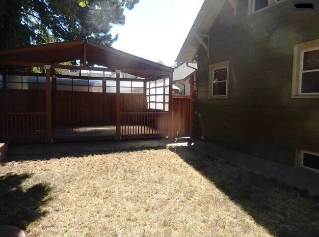 Building Photo - Stunning 4BD Craftsman in Excellent N Port...