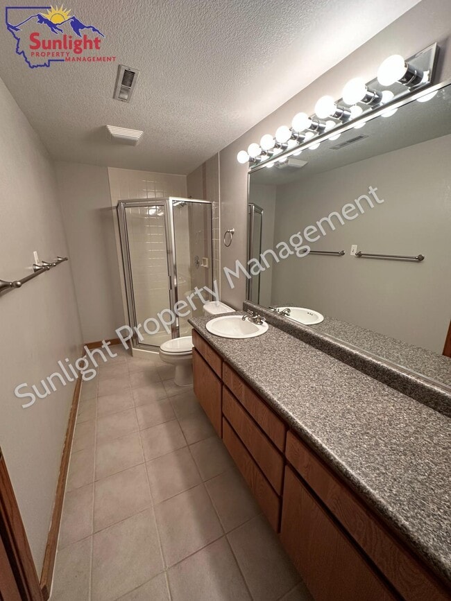 Building Photo - 4-Bedroom Retreat with 3.5 Baths in Billings – 4,378 Sq. Ft. of Comfort on Rimrock Road!