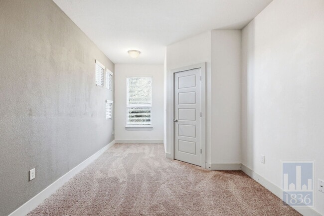 Building Photo - 5901 Rubicon Run