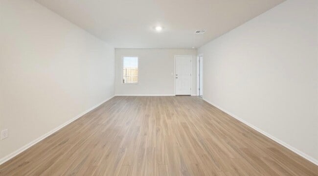 Building Photo - 560 St Charles Pl