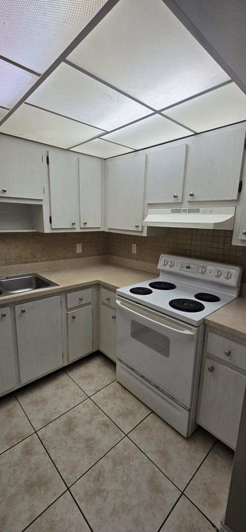 Building Photo - READY TO MOVE IN!!! FAST APPROVAL!