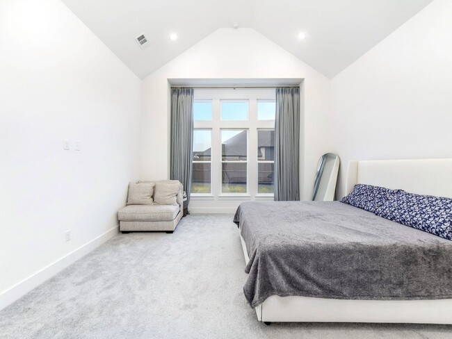 Building Photo - Luxurious 5-Bedroom Smart Home with Media ...